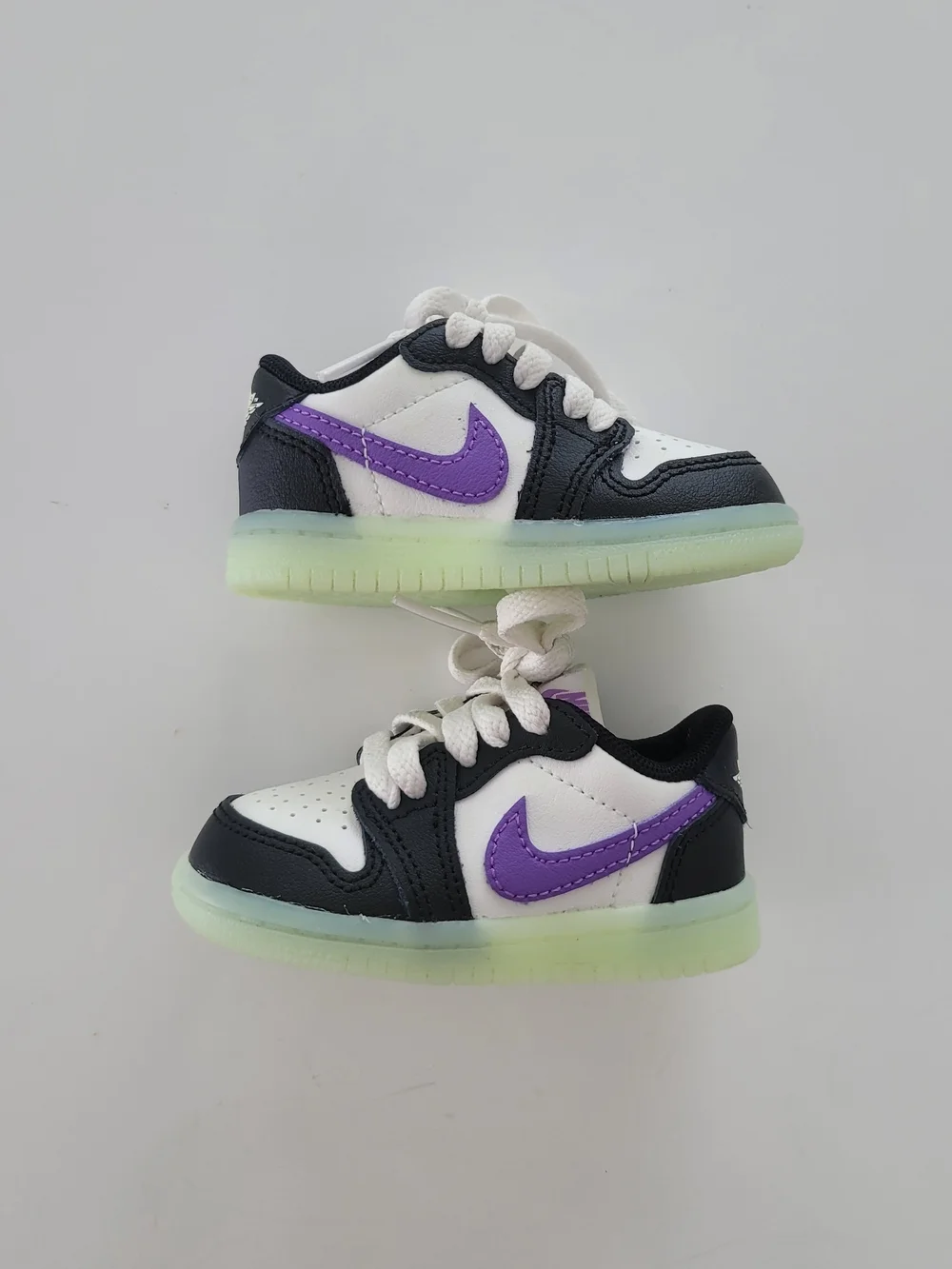 Nike Kids Low-Top Sneakers in White, Black & Purple with Glow Sole US 4C/EUR19.5